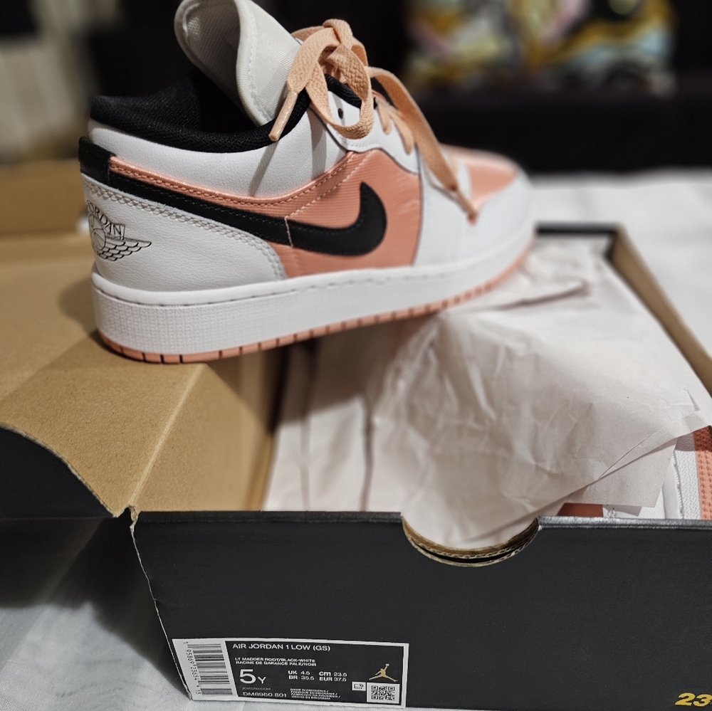 Air Jordan 1 Low GS - SIZE 5Y